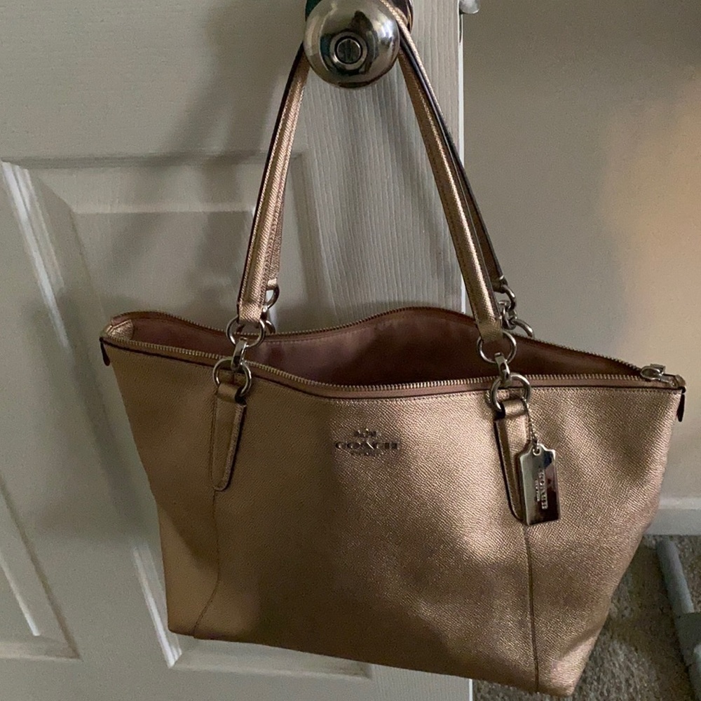 Gold tote